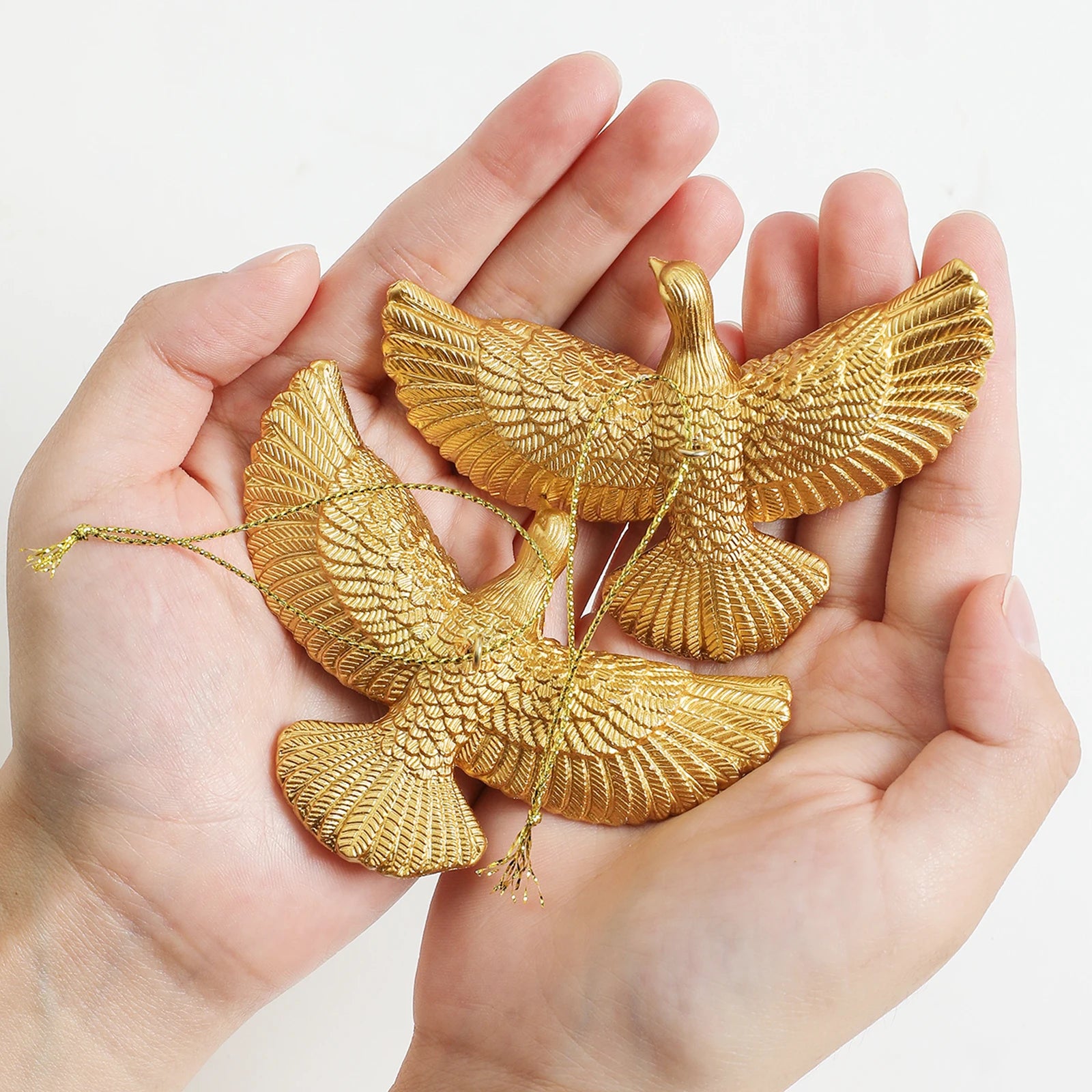 SnowDove Ornament – Stijlvol winters ornament voor feestelijke boomaccenten