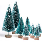 Festive mini trees - Breng in één keer warme kerstsfeer in huis met 8 mini kerstboompjes in verschillende formaten.