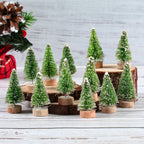 Festive mini trees - Breng in één keer warme kerstsfeer in huis met 8 mini kerstboompjes in verschillende formaten.